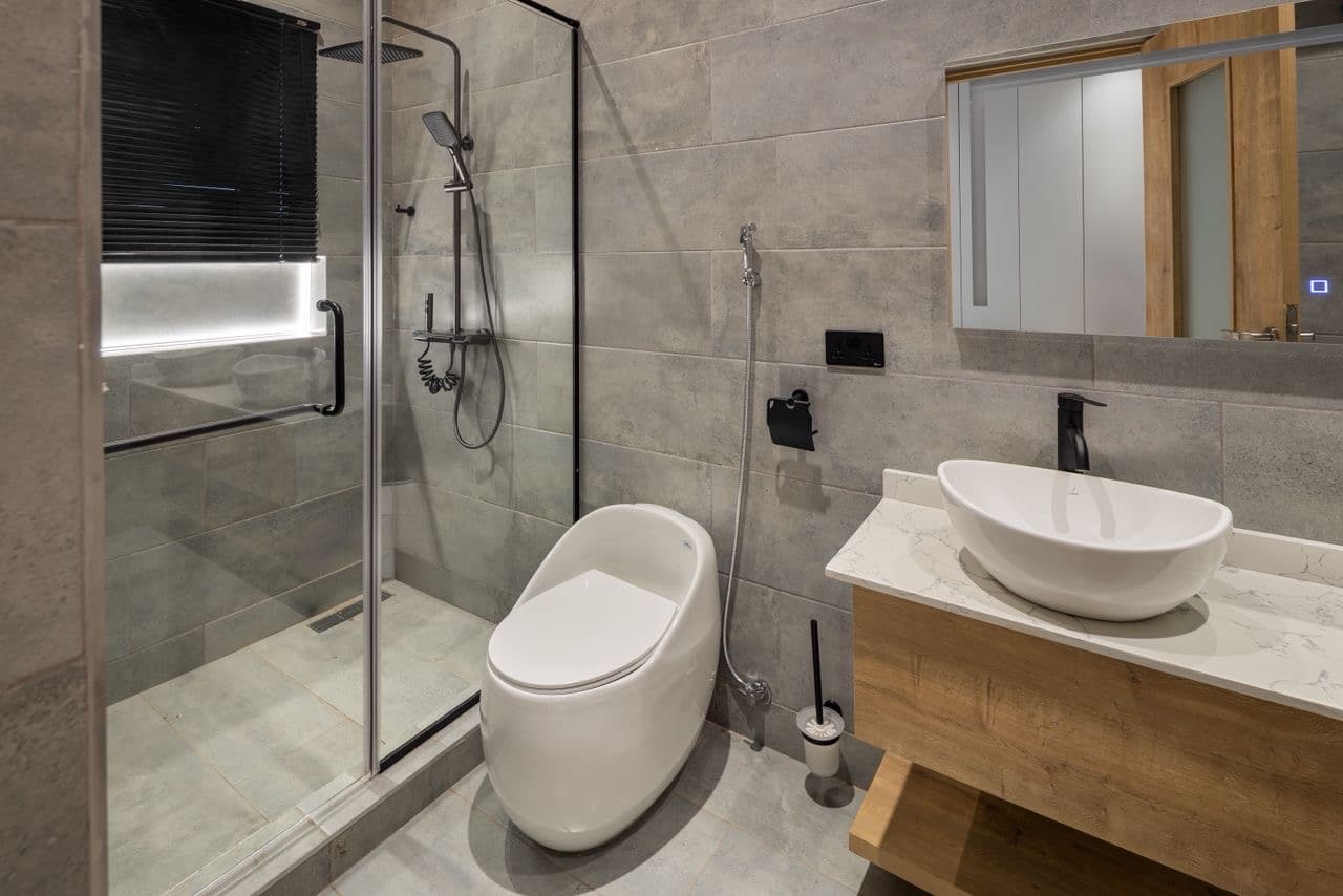 Fully Furnished Modern Home