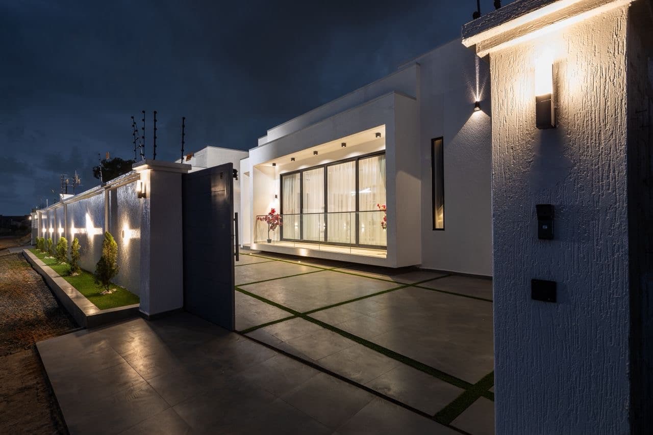 Fully Furnished Modern Home